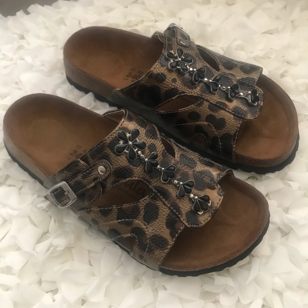 Betula Leopard Print Slides Euc - image 1
